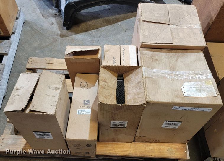 image for item LV9499 Tractor parts