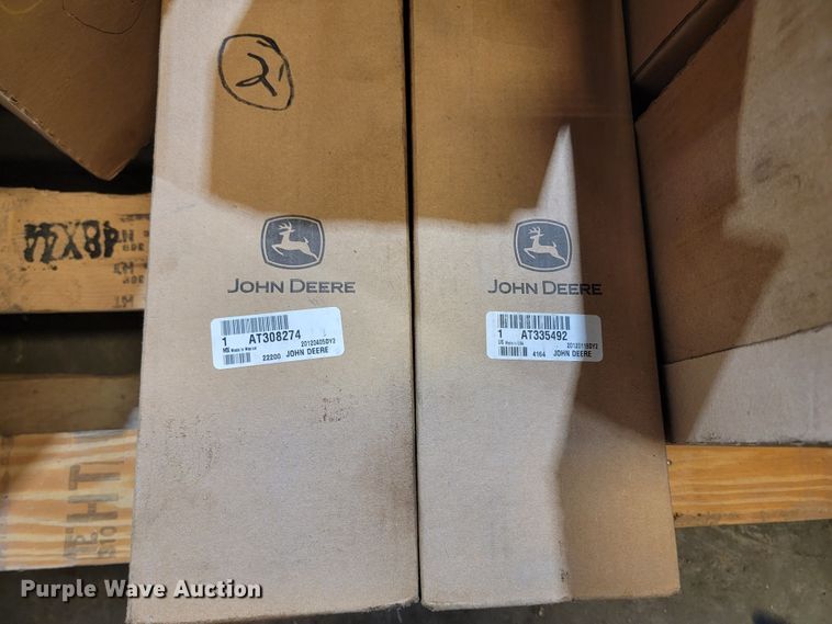 image for item LV9499 Tractor parts