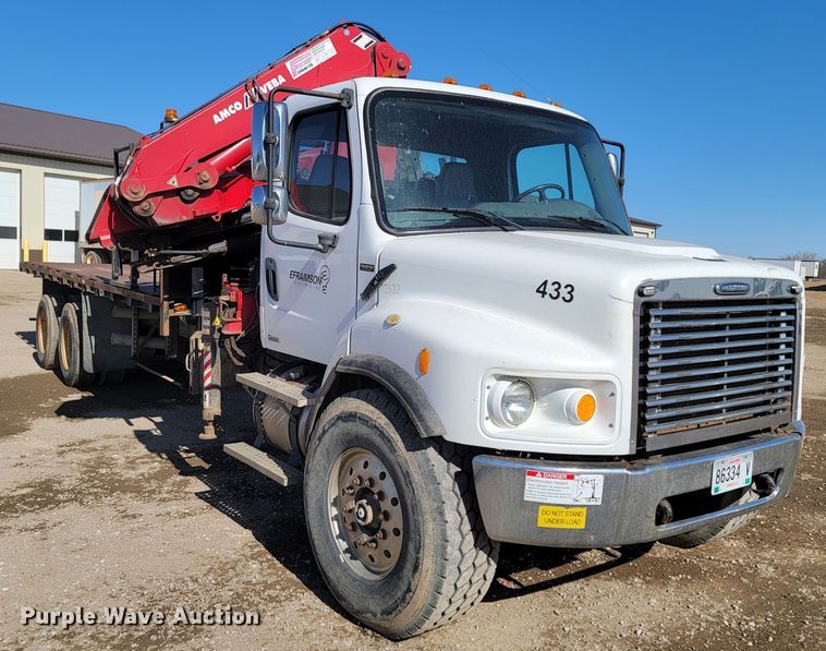 image for item LV9509 2007 Freightliner  crane truck