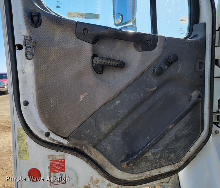 image for item LV9509 2007 Freightliner  crane truck