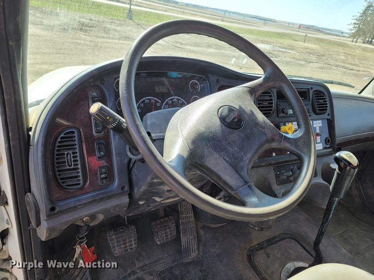 image for item LV9509 2007 Freightliner  crane truck