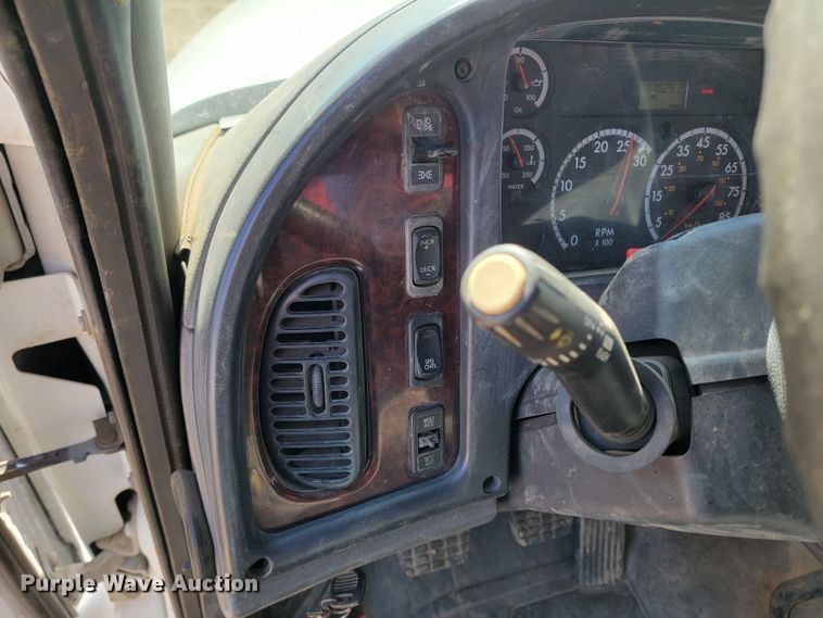 image for item LV9509 2007 Freightliner  crane truck