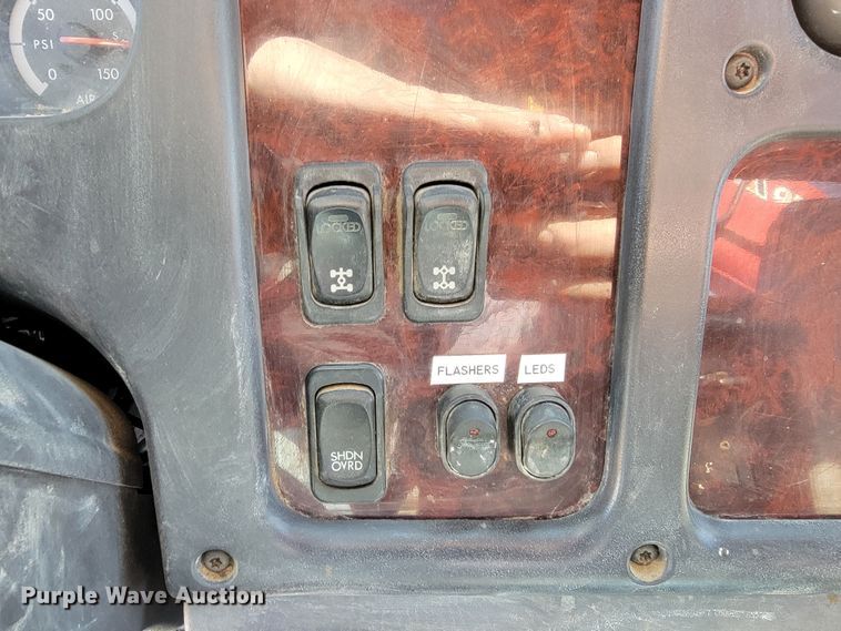 image for item LV9509 2007 Freightliner  crane truck