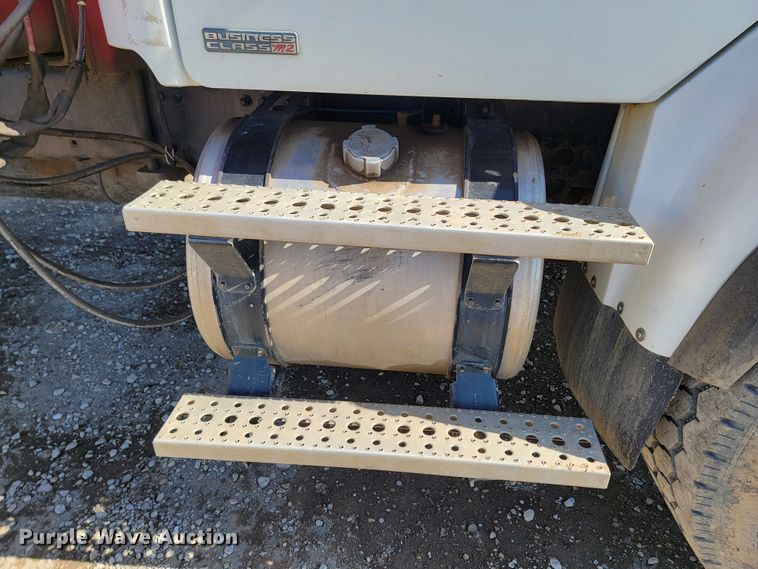 image for item LV9509 2007 Freightliner  crane truck