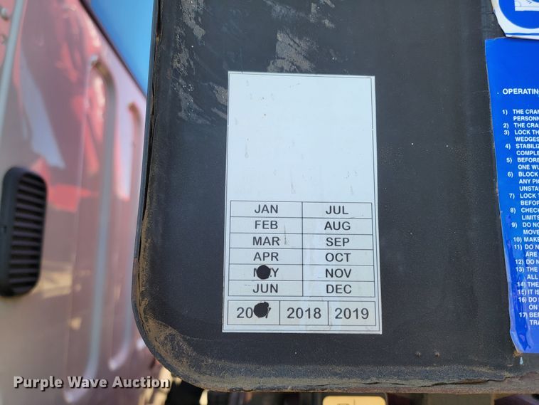 image for item LV9509 2007 Freightliner  crane truck