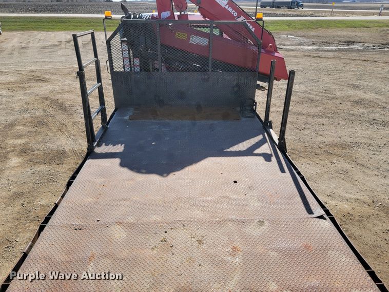 image for item LV9509 2007 Freightliner  crane truck