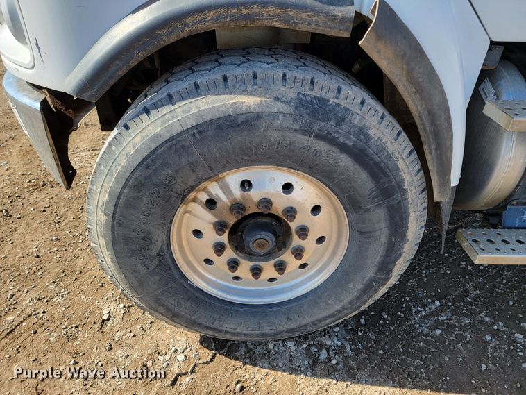 image for item LV9509 2007 Freightliner  crane truck