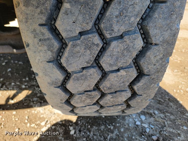 image for item LV9509 2007 Freightliner  crane truck