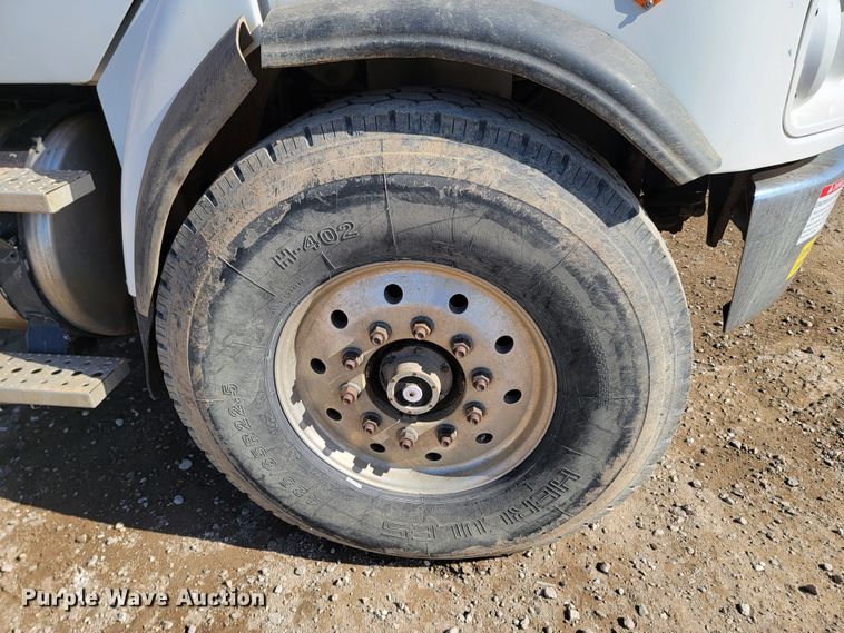 image for item LV9509 2007 Freightliner  crane truck