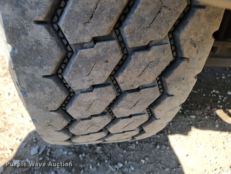 image for item LV9509 2007 Freightliner  crane truck