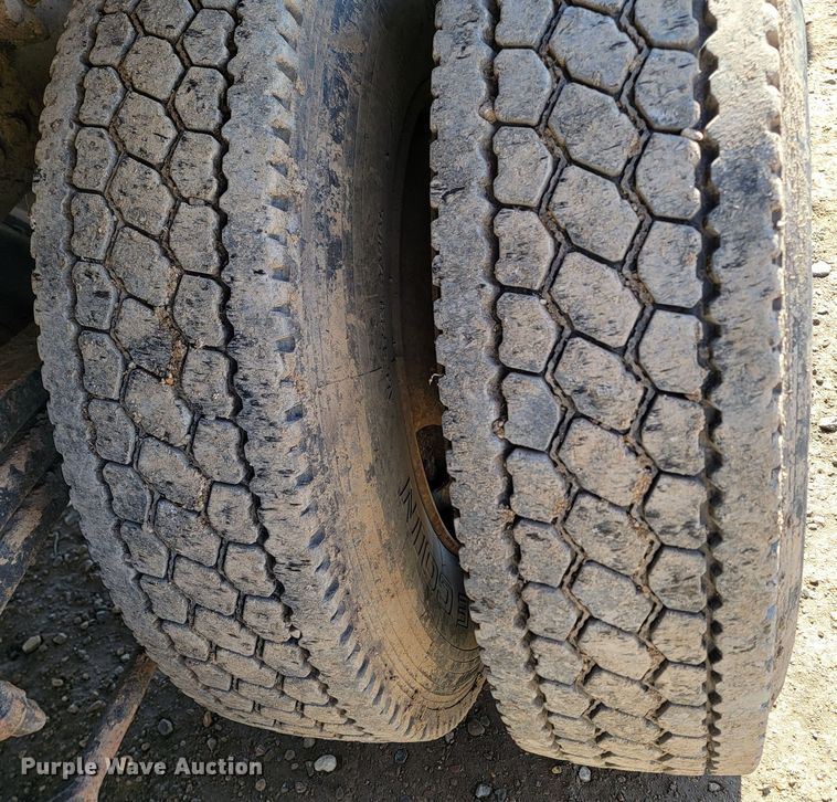 image for item LV9509 2007 Freightliner  crane truck