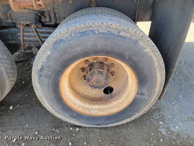 image for item LV9509 2007 Freightliner  crane truck