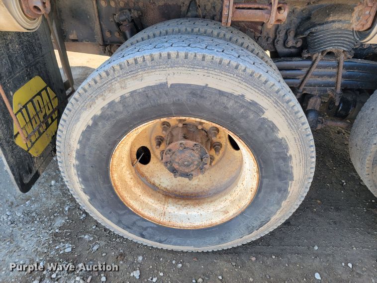 image for item LV9509 2007 Freightliner  crane truck