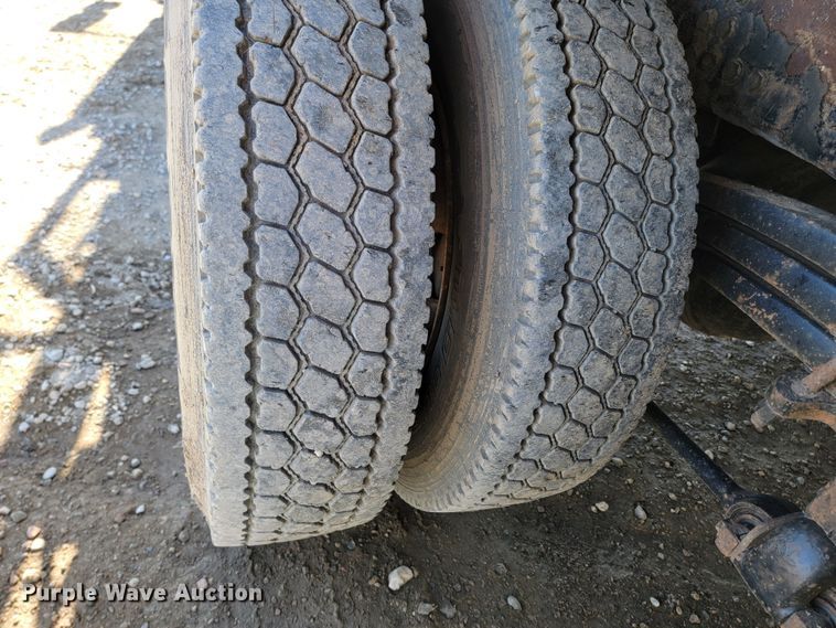 image for item LV9509 2007 Freightliner  crane truck