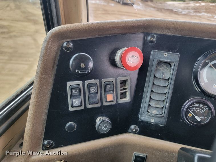 image for item LV9518 1998 Caterpillar D300E  haul truck