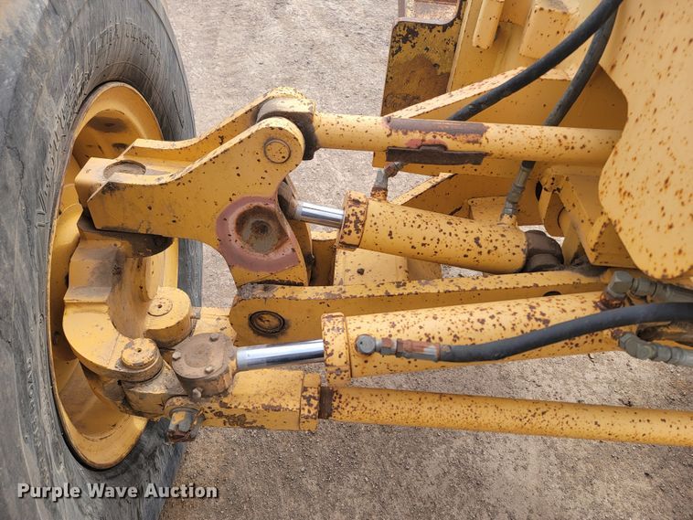 image for item LV9529 2001  Volvo G730  motor grader