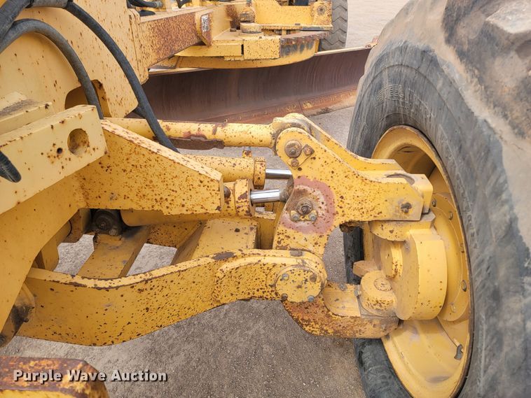 image for item LV9529 2001  Volvo G730  motor grader