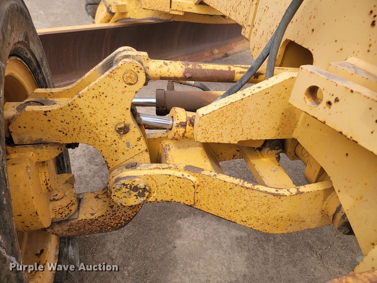 image for item LV9529 2001  Volvo G730  motor grader