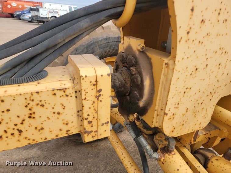 image for item LV9529 2001  Volvo G730  motor grader