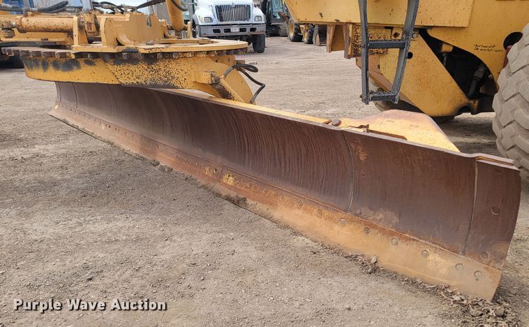 image for item LV9529 2001  Volvo G730  motor grader