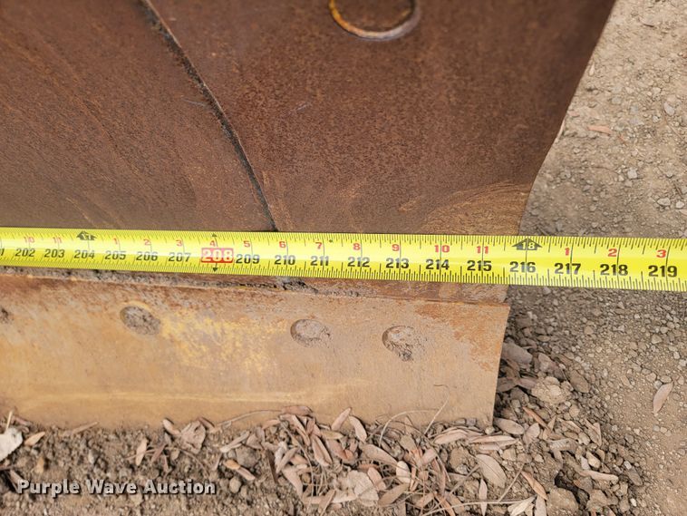 image for item LV9529 2001  Volvo G730  motor grader