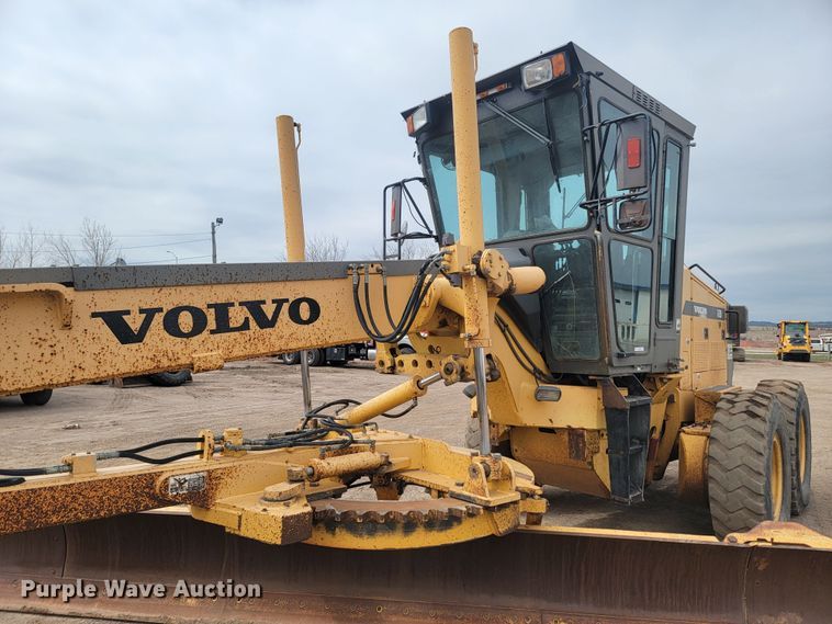 image for item LV9529 2001  Volvo G730  motor grader