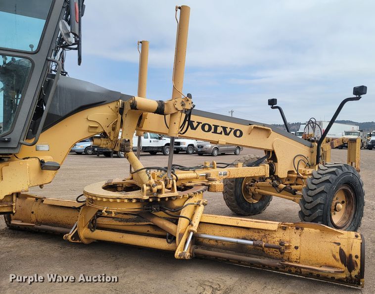 image for item LV9529 2001  Volvo G730  motor grader