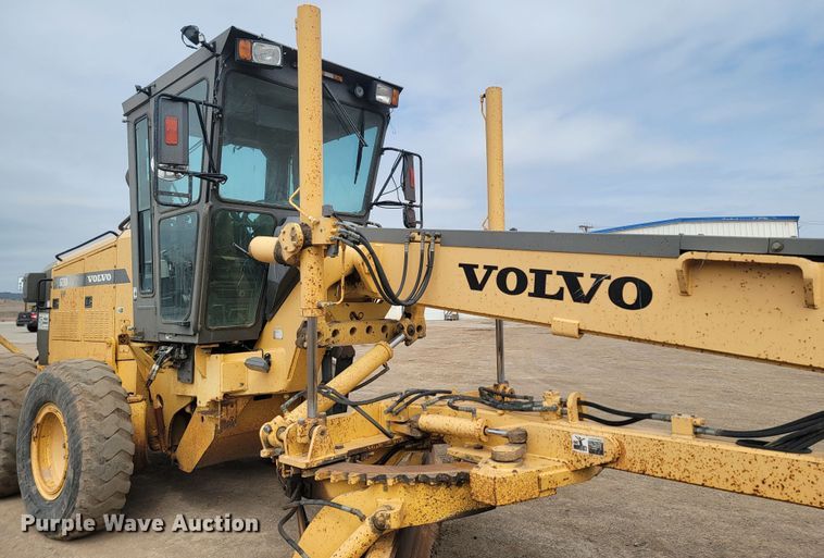 image for item LV9529 2001  Volvo G730  motor grader