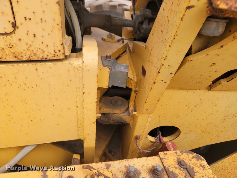 image for item LV9529 2001  Volvo G730  motor grader