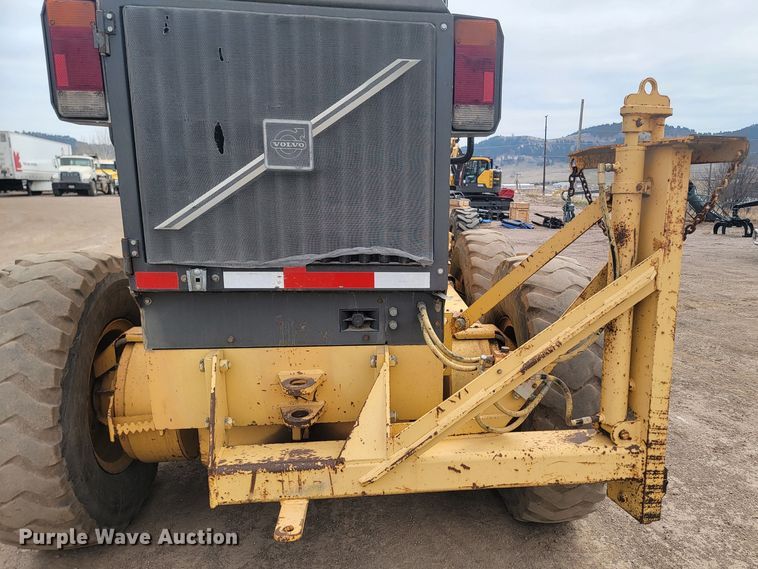 image for item LV9529 2001  Volvo G730  motor grader