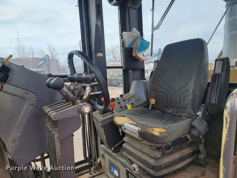 image for item LV9529 2001  Volvo G730  motor grader