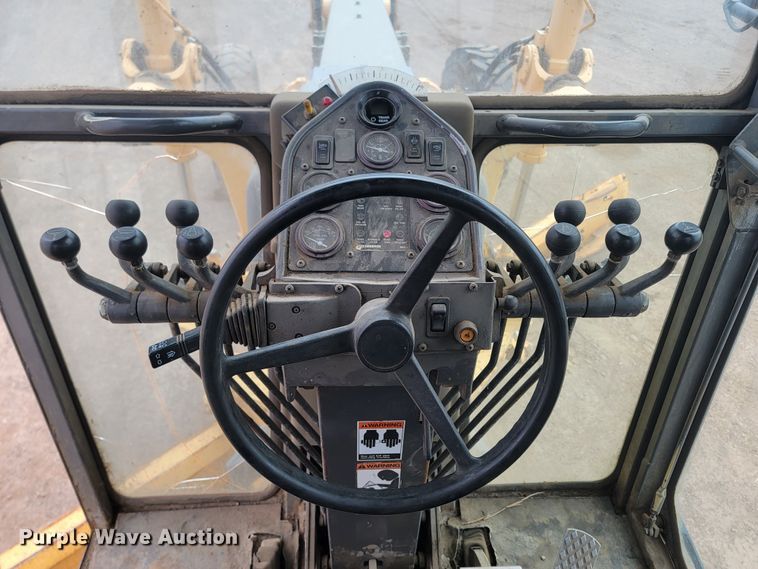 image for item LV9529 2001  Volvo G730  motor grader