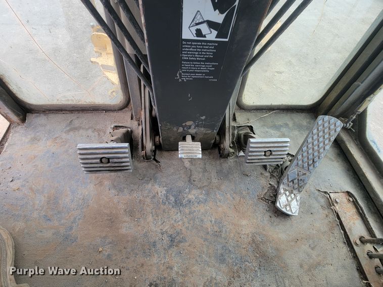 image for item LV9529 2001  Volvo G730  motor grader