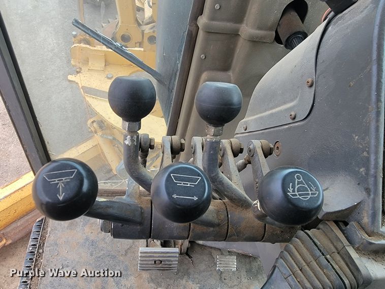 image for item LV9529 2001  Volvo G730  motor grader