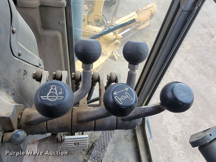 image for item LV9529 2001  Volvo G730  motor grader