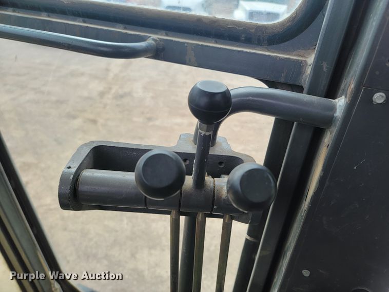 image for item LV9529 2001  Volvo G730  motor grader