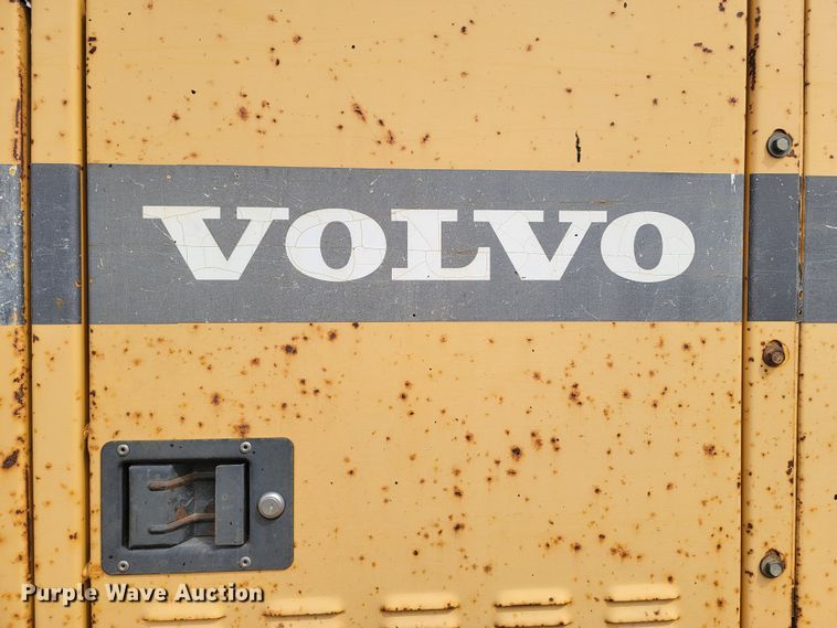 image for item LV9529 2001  Volvo G730  motor grader