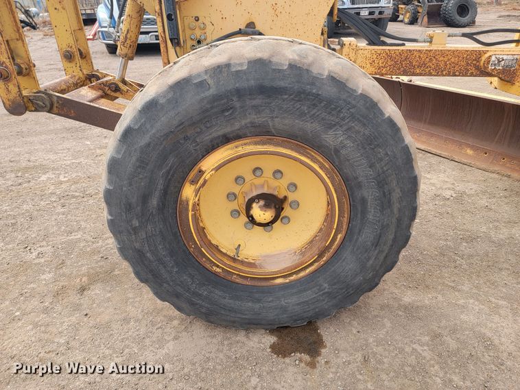 image for item LV9529 2001  Volvo G730  motor grader