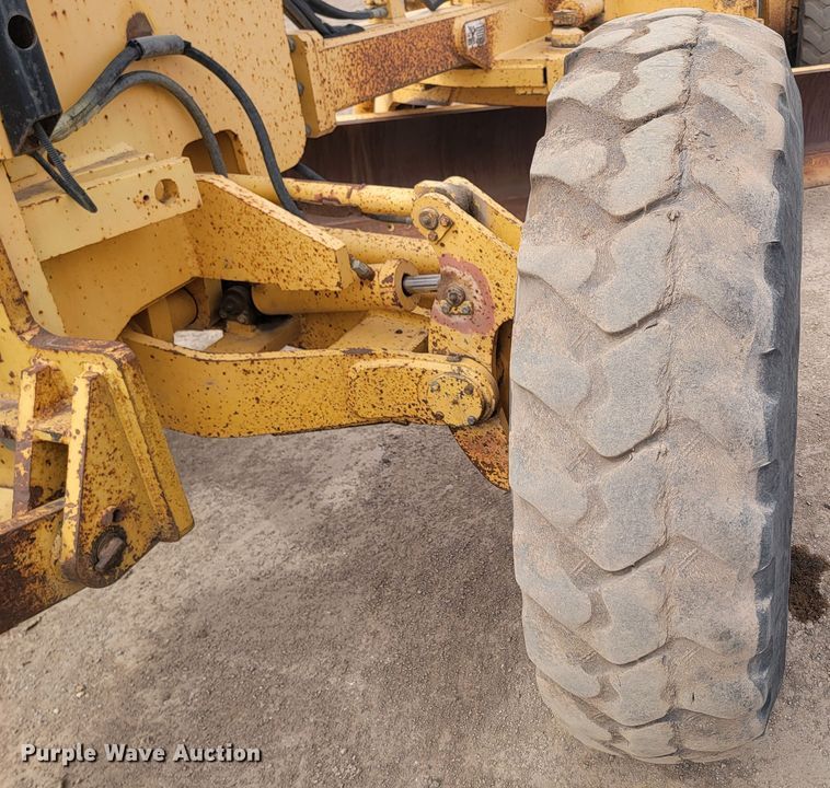 image for item LV9529 2001  Volvo G730  motor grader