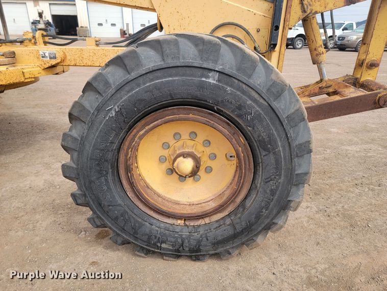 image for item LV9529 2001  Volvo G730  motor grader