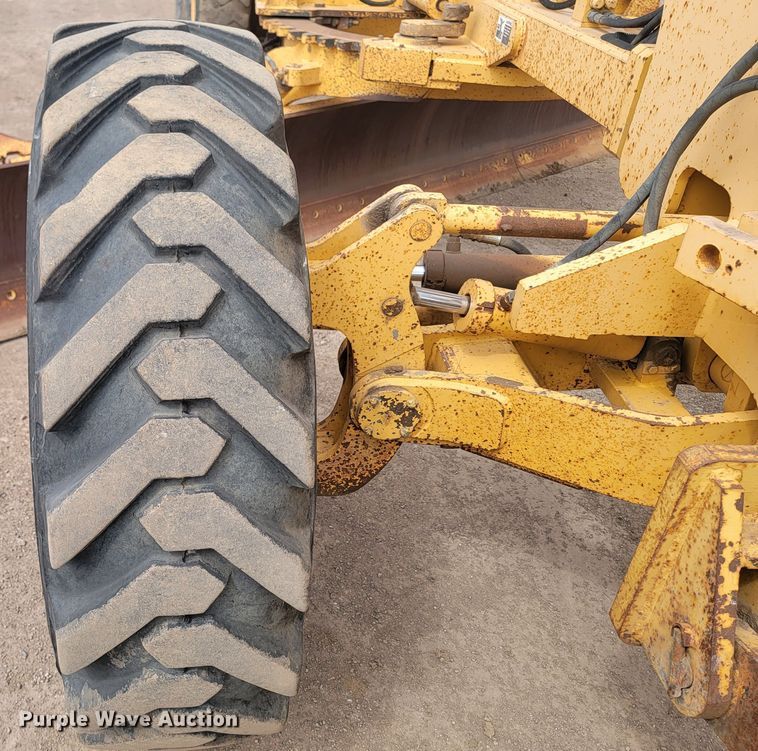 image for item LV9529 2001  Volvo G730  motor grader