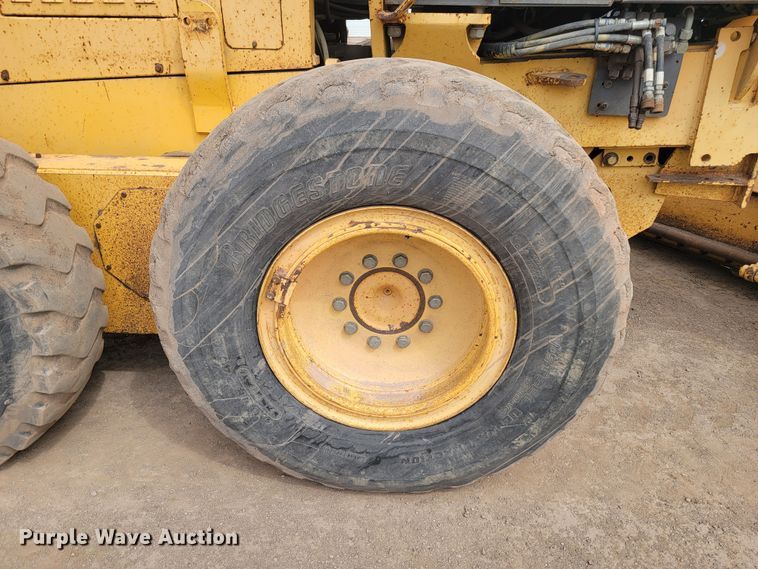 image for item LV9529 2001  Volvo G730  motor grader