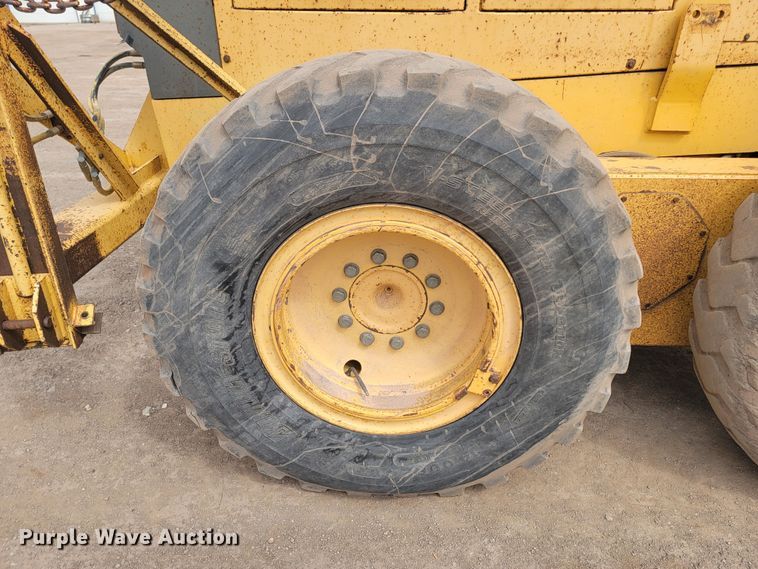 image for item LV9529 2001  Volvo G730  motor grader