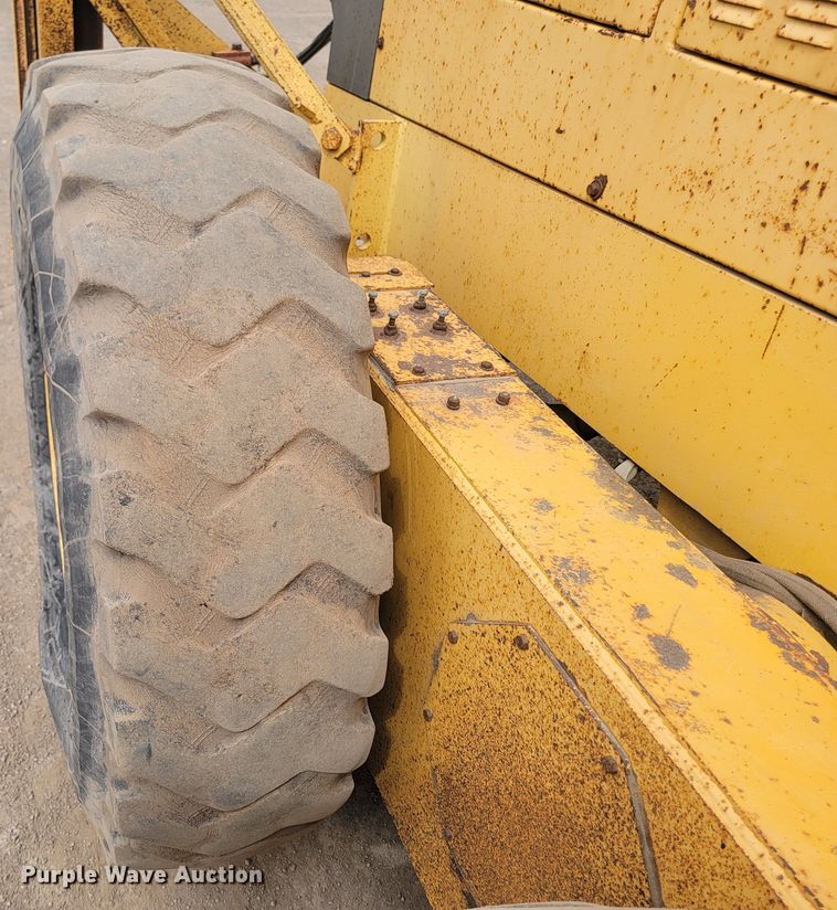 image for item LV9529 2001  Volvo G730  motor grader