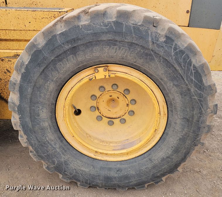 image for item LV9529 2001  Volvo G730  motor grader