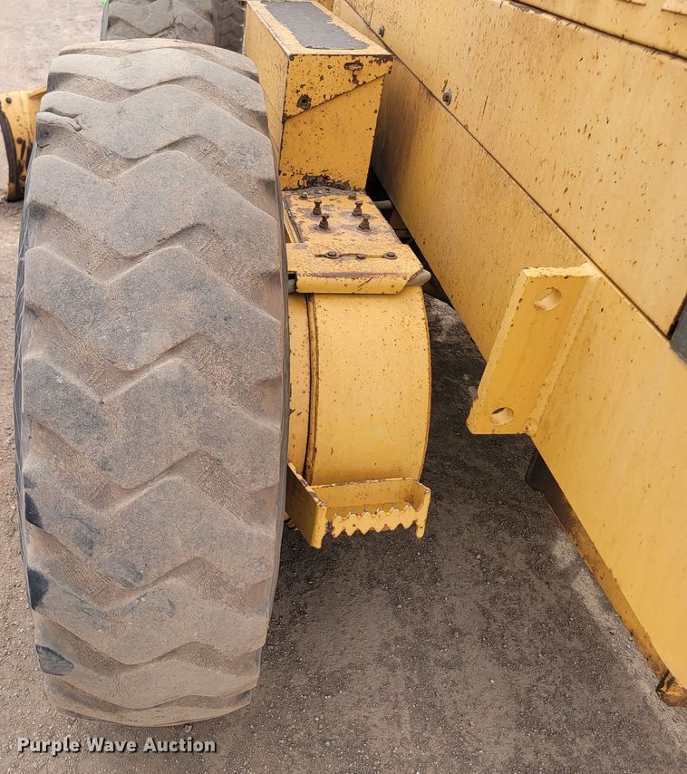 image for item LV9529 2001  Volvo G730  motor grader