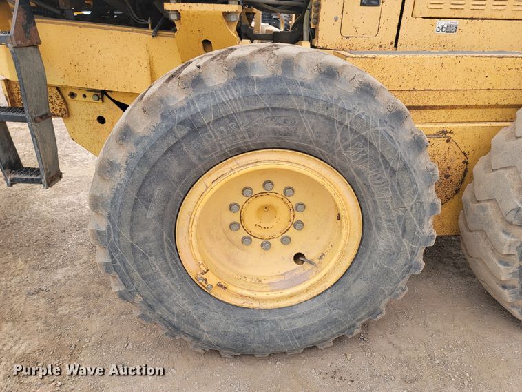 image for item LV9529 2001  Volvo G730  motor grader