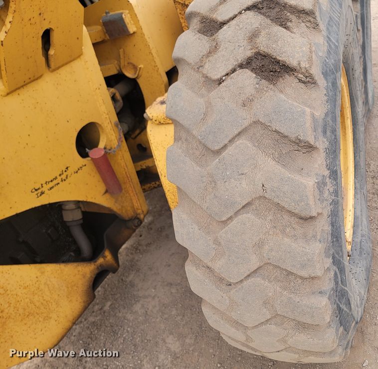 image for item LV9529 2001  Volvo G730  motor grader