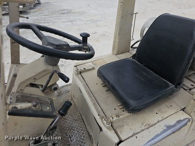 image for item LW9561 Nissan PH01A15V  forklift