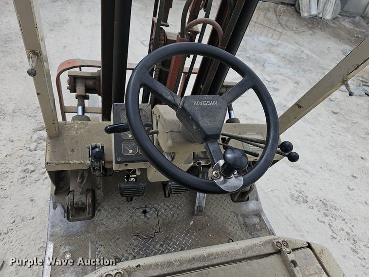image for item LW9561 Nissan PH01A15V  forklift